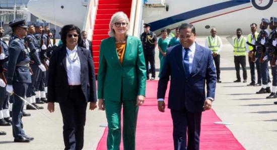 සමන්තා ජෝයි මොස්ටින් නිල සංචාරයක් සඳහා දිවයිනට